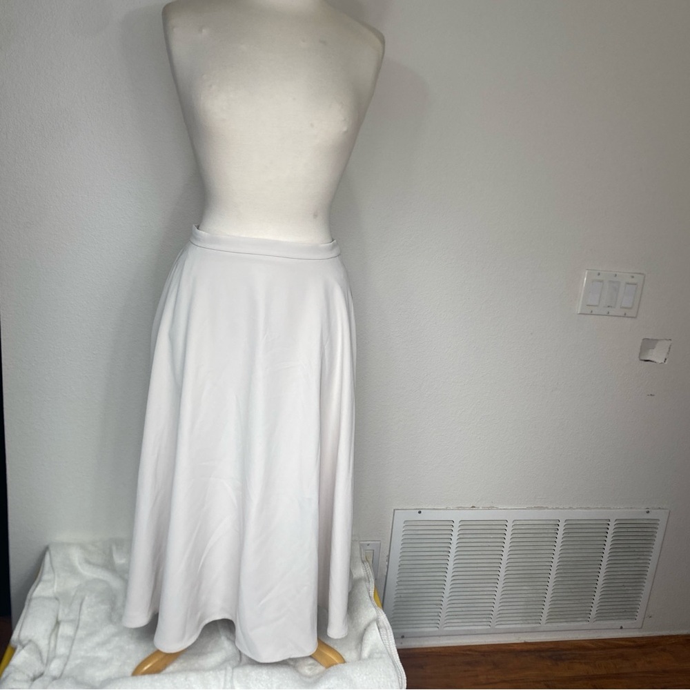 NWT New Women Uniqlo Natural Drape Circular Skirt Size Medium Classic Minimalist